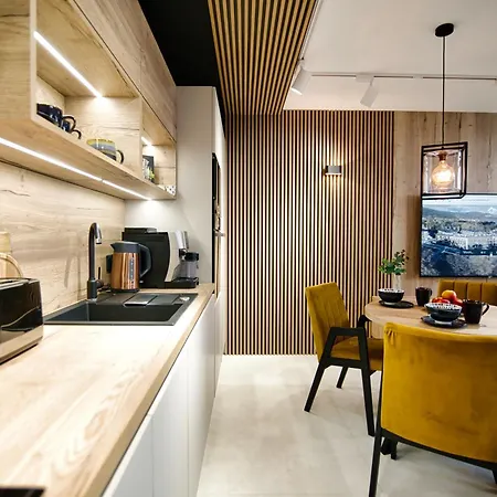 Laguna Beskidów - B43 Z Widokiem Na Jezioro Zarzecze (Silesia)